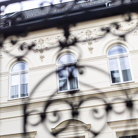 City Center Apartment With Balcony Budapest Exteriör bild