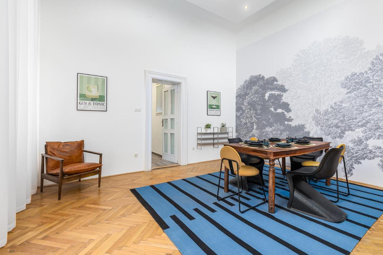 City Center Apartment With Balcony Budapest Exteriör bild