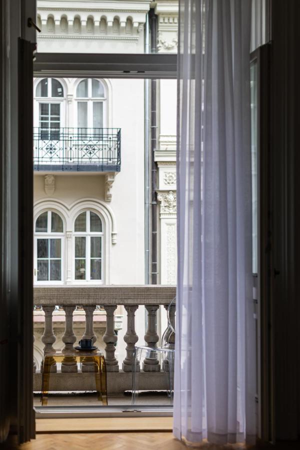 City Center Apartment With Balcony Budapest Exteriör bild