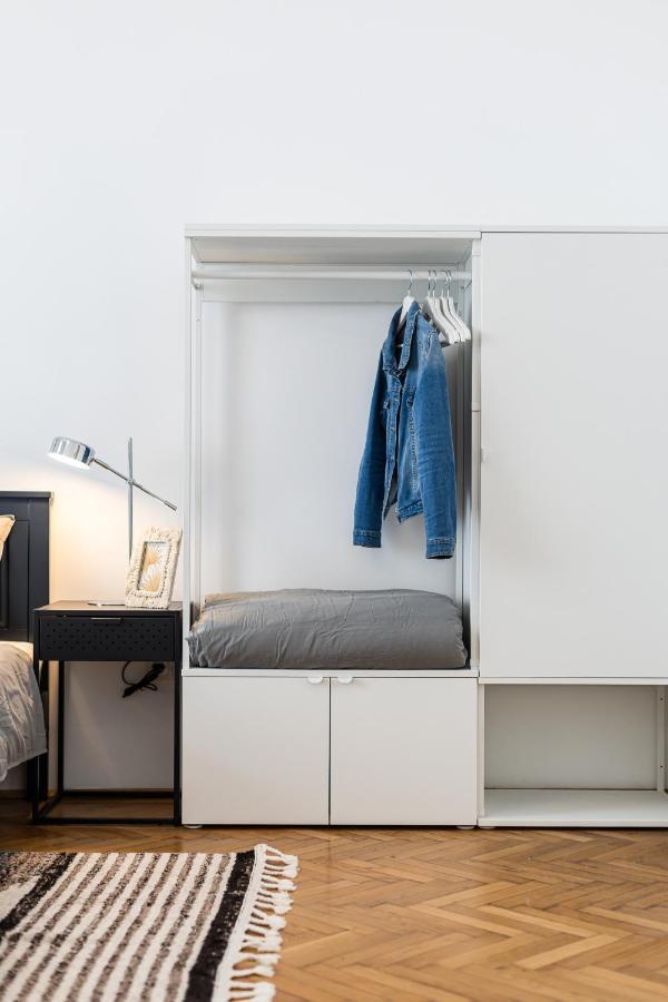 City Center Apartment With Balcony Budapest Exteriör bild