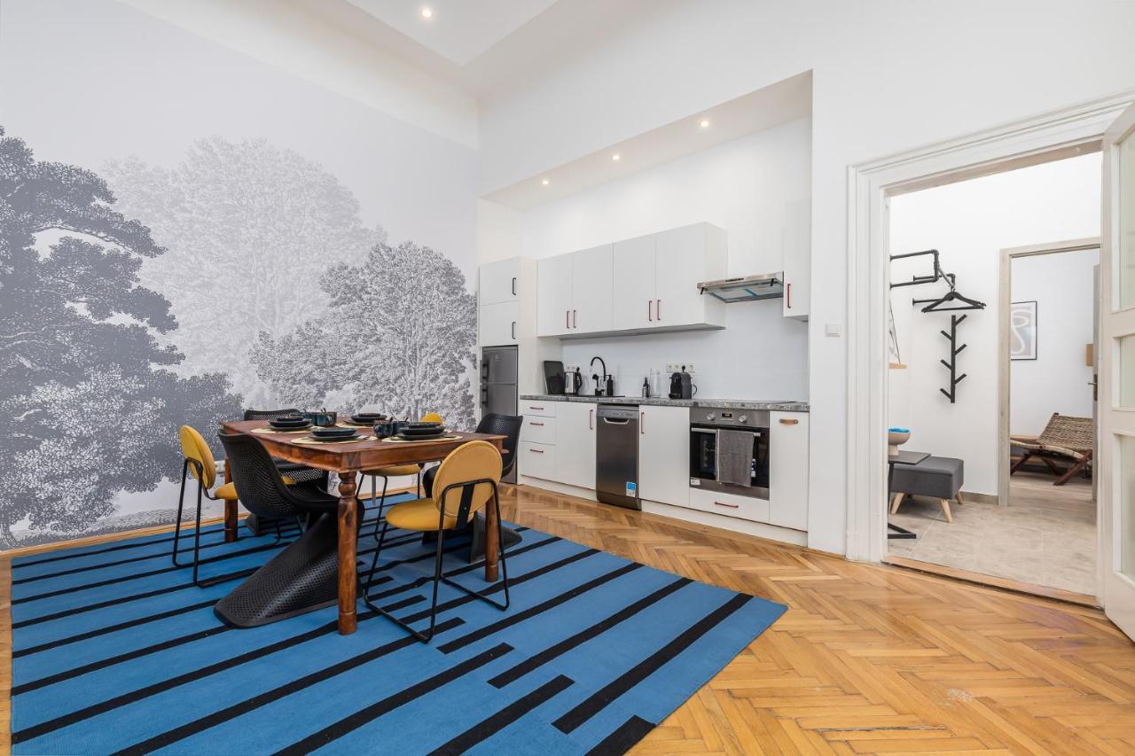 City Center Apartment With Balcony Budapest Exteriör bild