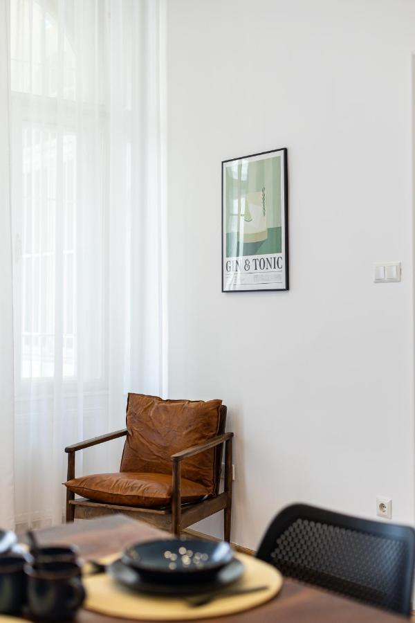 City Center Apartment With Balcony Budapest Exteriör bild