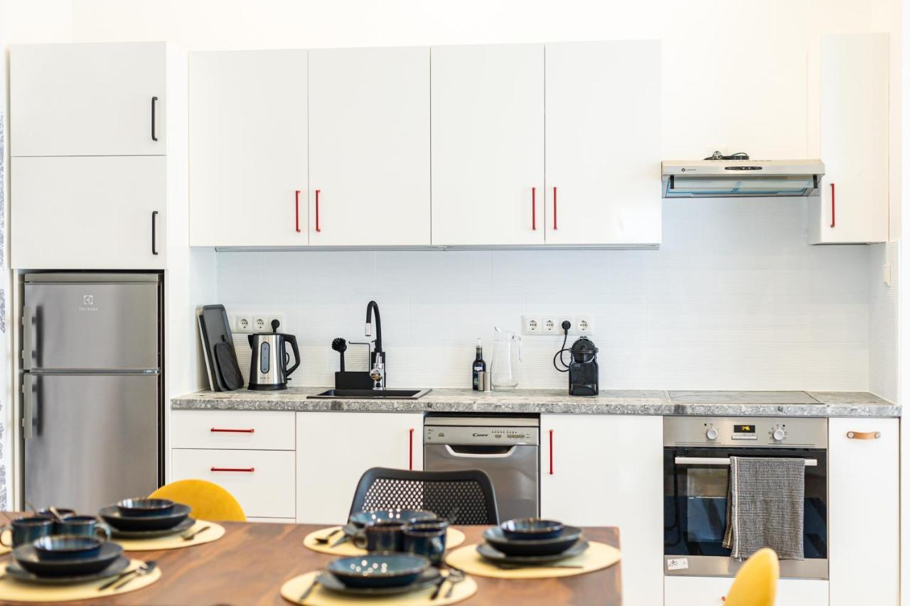 City Center Apartment With Balcony Budapest Exteriör bild